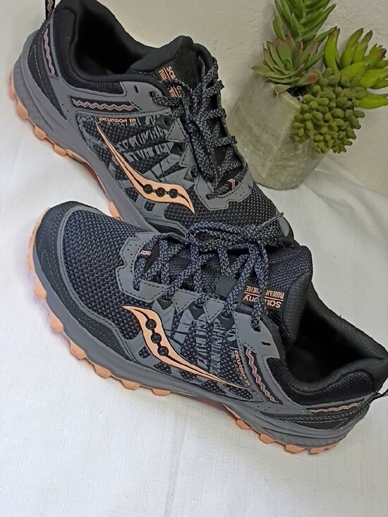 Saucony Shoes - Saucony Excursion TRb Women's Black & Peach Trail Runners Size 10W
